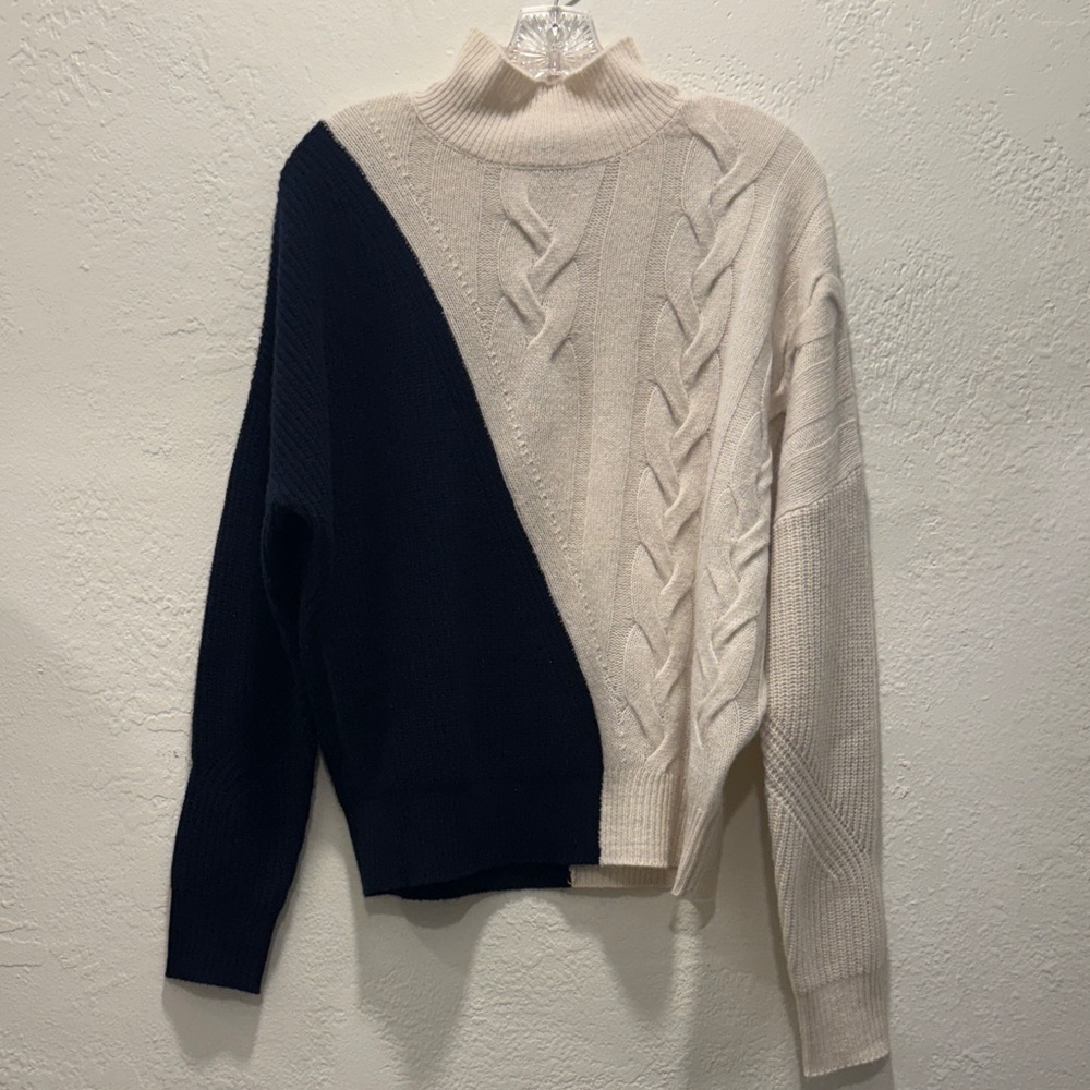 McCULLEY’s Elegant Cashmere Two-Tone navy/cream Turtleneck Sweater. Size SM - Picture 6 of 8